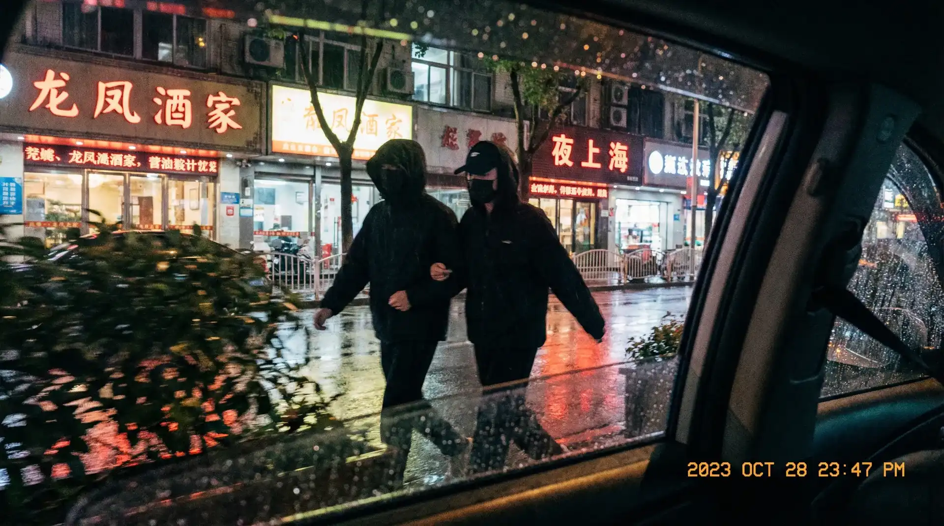 AVOP-279 - 顶流明星深夜密会现场抓拍照片